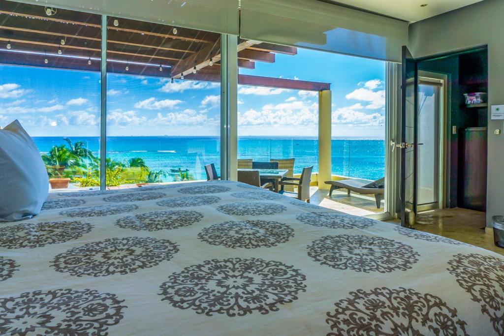 The Elements Oceanfront & Beachside Condo Hotel Playa del Carmen Exterior photo