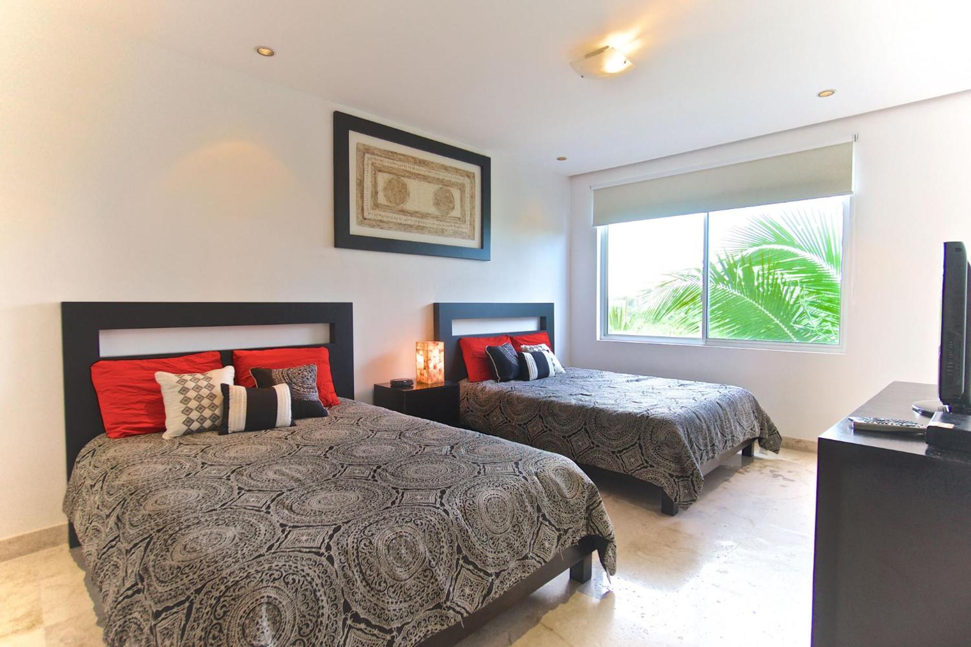 The Elements Oceanfront & Beachside Condo Hotel Playa del Carmen Exterior photo